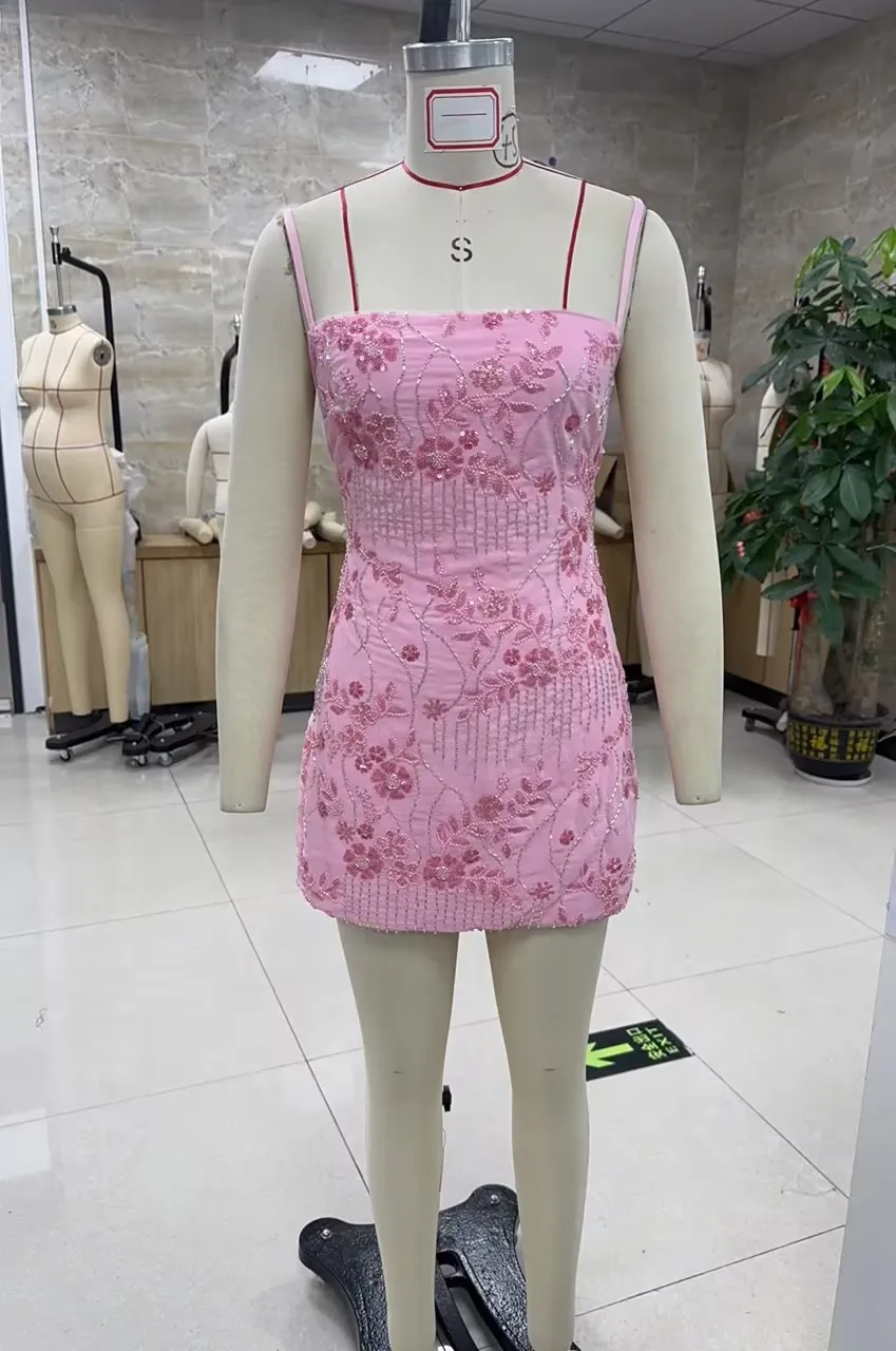 Mini robe de plage Sexy à paillettes et perles pour femmes, col carré, dos nu, sans manches, Chic, robes de vacances, été, 2025