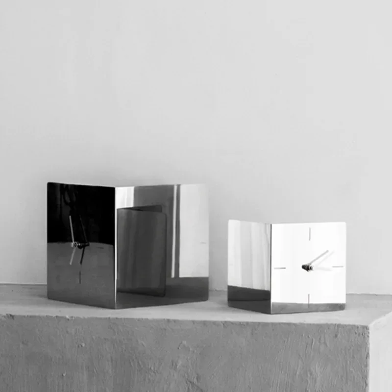 

Metal stainless steel clock ornaments, home bedroom bedside decorations