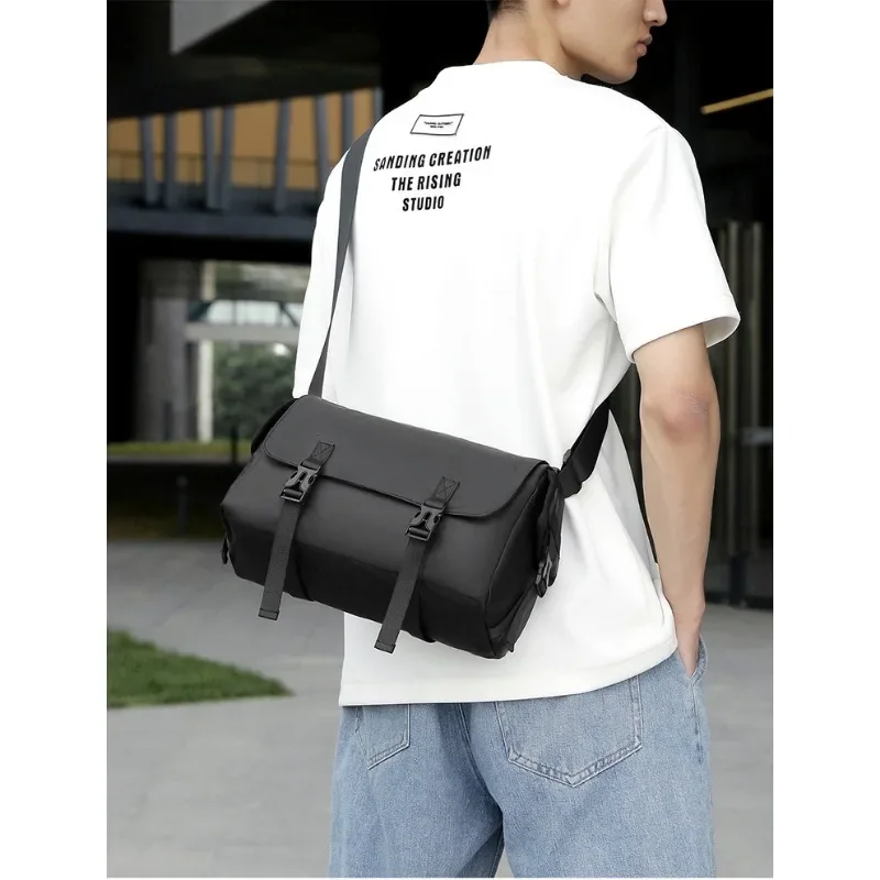 Trendy Men\'s and Women\'s Fashion Simple Messenger Bag High-quality Leather Membrane Fabric Messenger Bag Casual Large Capacity