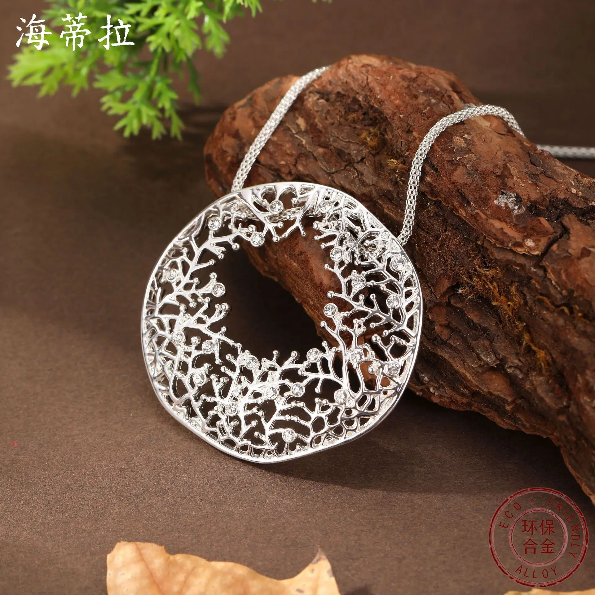 

Jewelry DIY accessories new round hollow irregular coral pendant, women's creative high-end sense diamond-encrusted geometric co