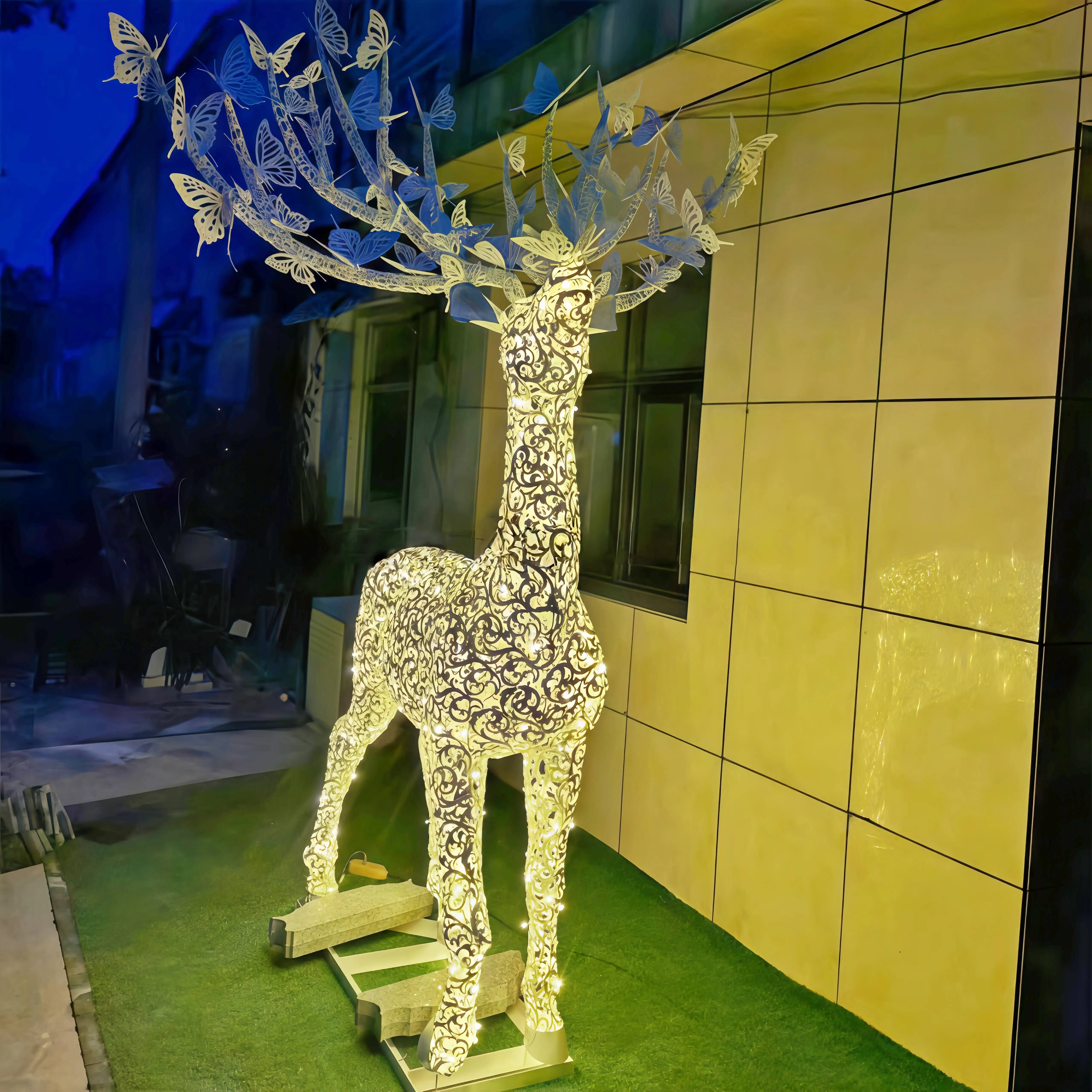 Outdoor 3D large LED Christmas lighting wireframe festive luminous caribou sculpture, suitable for commercial zoo light show
