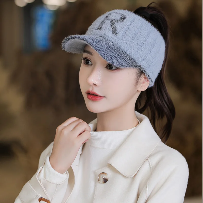 2023 Korean version of the new autumn and winter hat women\'s fashion letter R knitted woolen hat double color winter warm cap