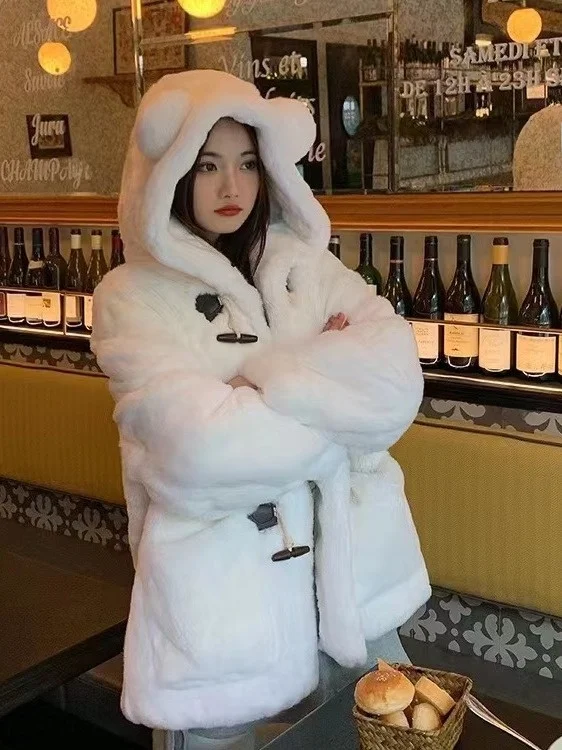 귀여운 곰 모양 버튼 양털 자켓 여성용 겨울 신상 부드러운 밀크 디자인 패셔너블 친환경 모피 코트