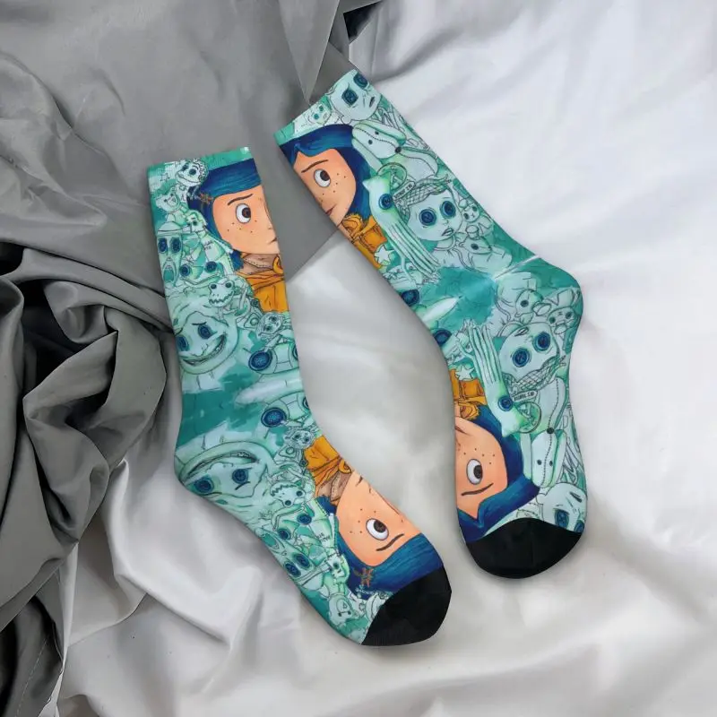 Niedlich bedruckte Halloween Horrorfilm Coraline Socken für Männer Frauen Stretch Sommer Herbst Winter Crew Socken