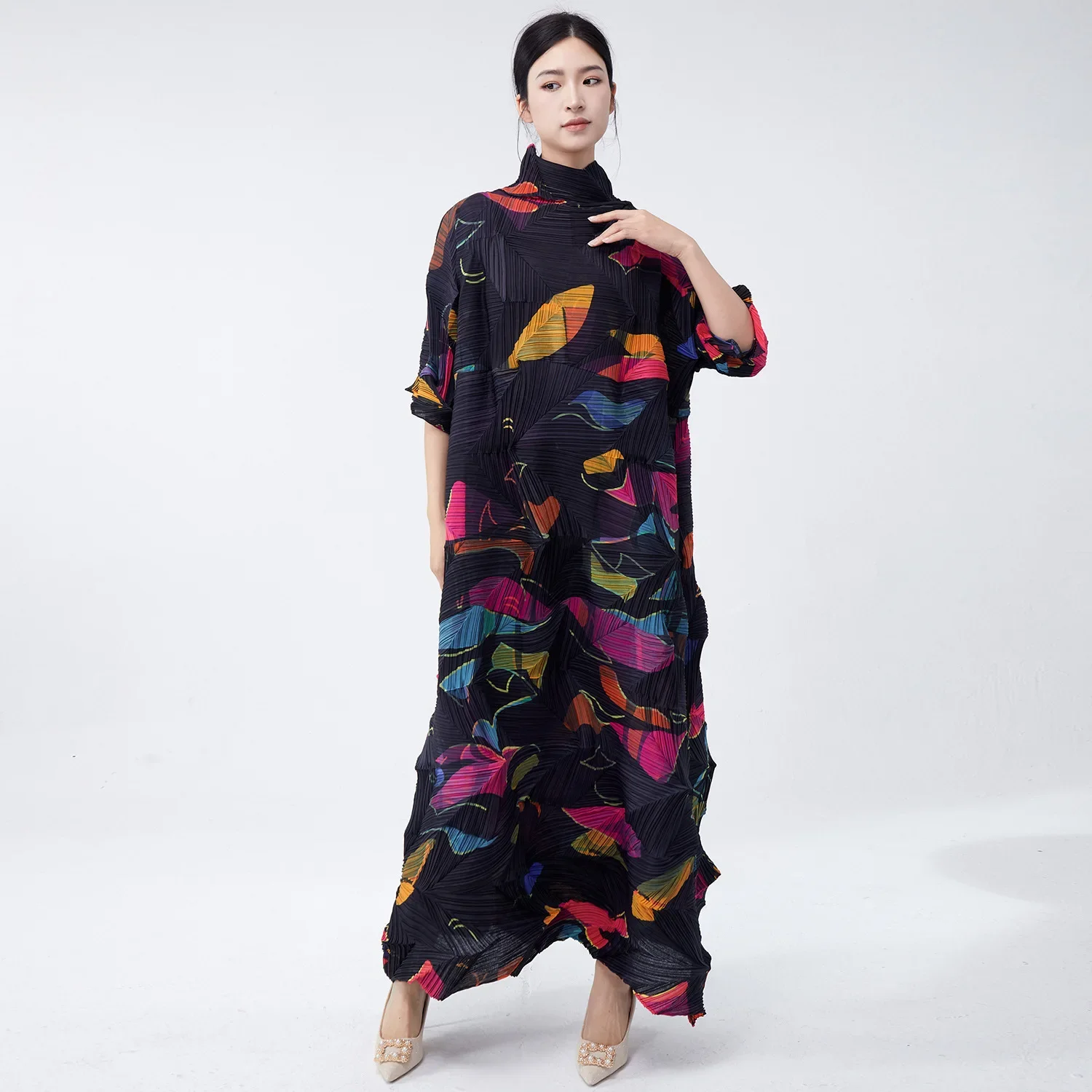 Women's pleated dress Miyake Pleated Fashionable baggy high-neck five-point sleeved elegant long dress