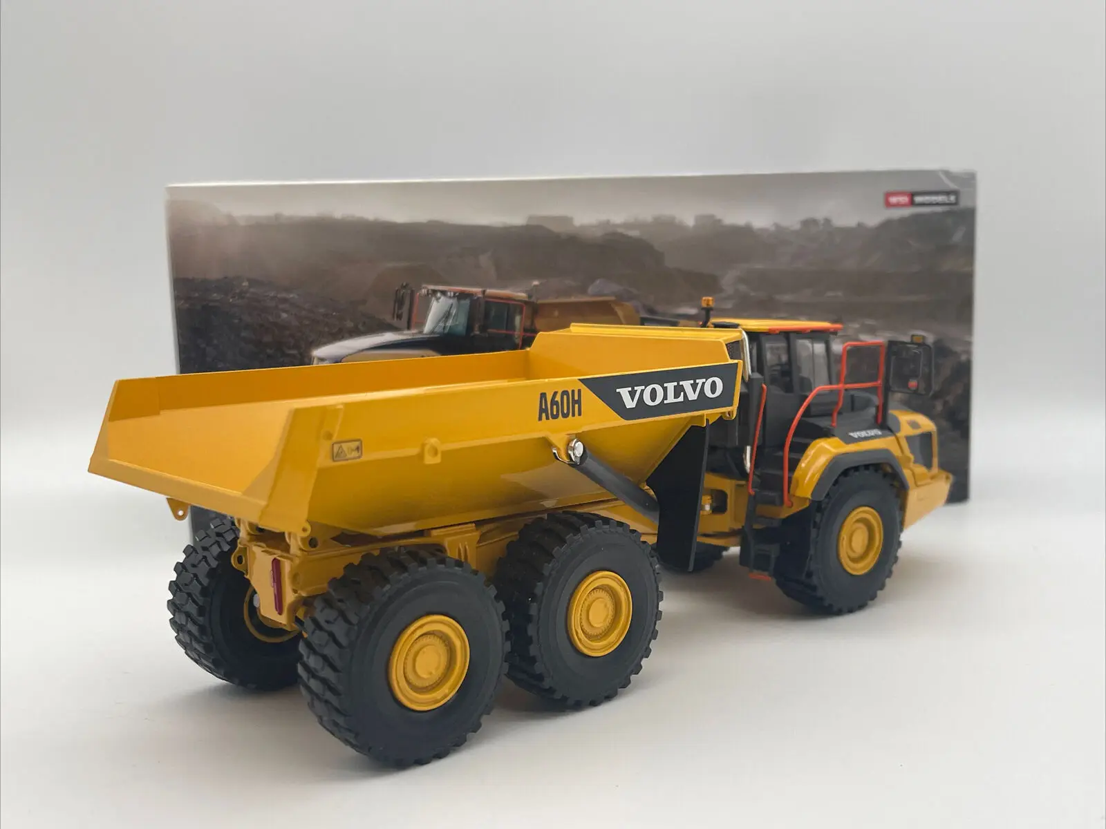 61-2000 Large A60H Articulated Dump Truck 1:50 Scale Diecast Model New