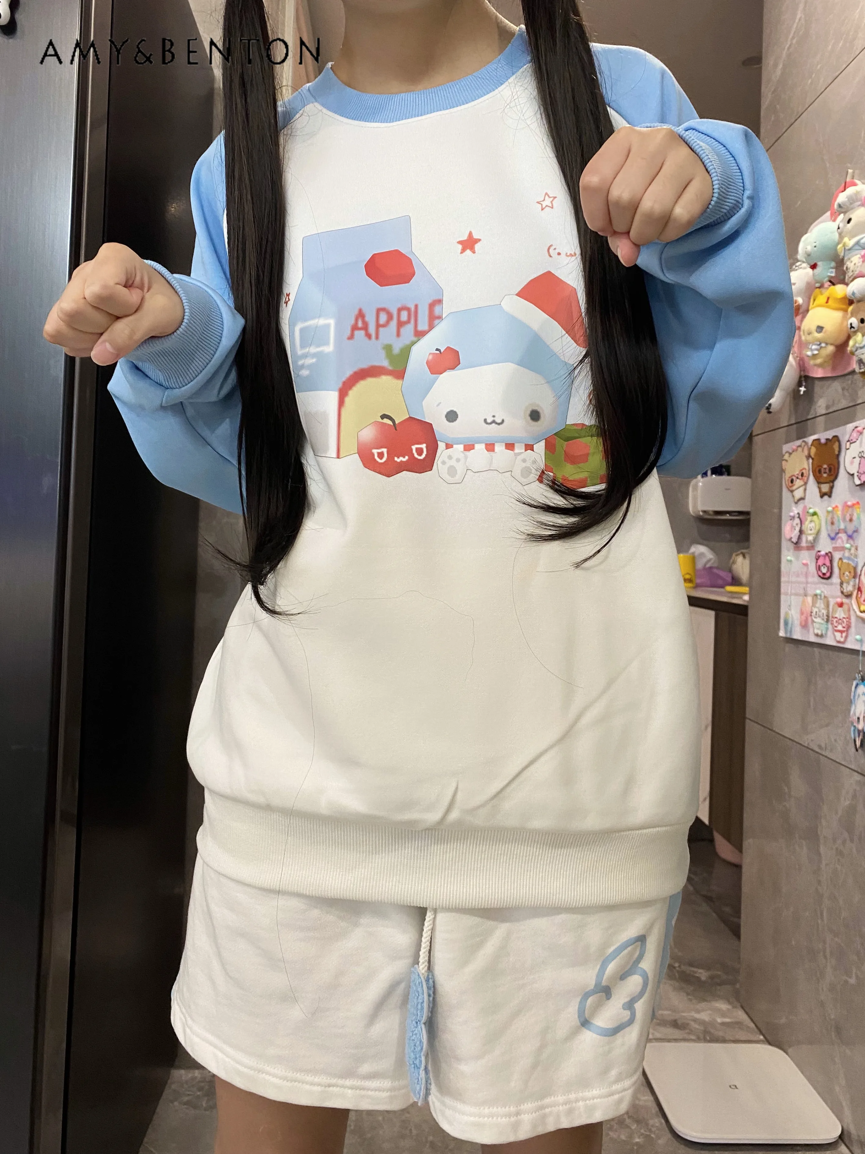 

Новая весенне-осенняя толстовка 2026 года в японском стиле: милая, девичья, сине-белая, свободного кроя, с мультяшным принтом, круглым вырезом и длинными рукавами