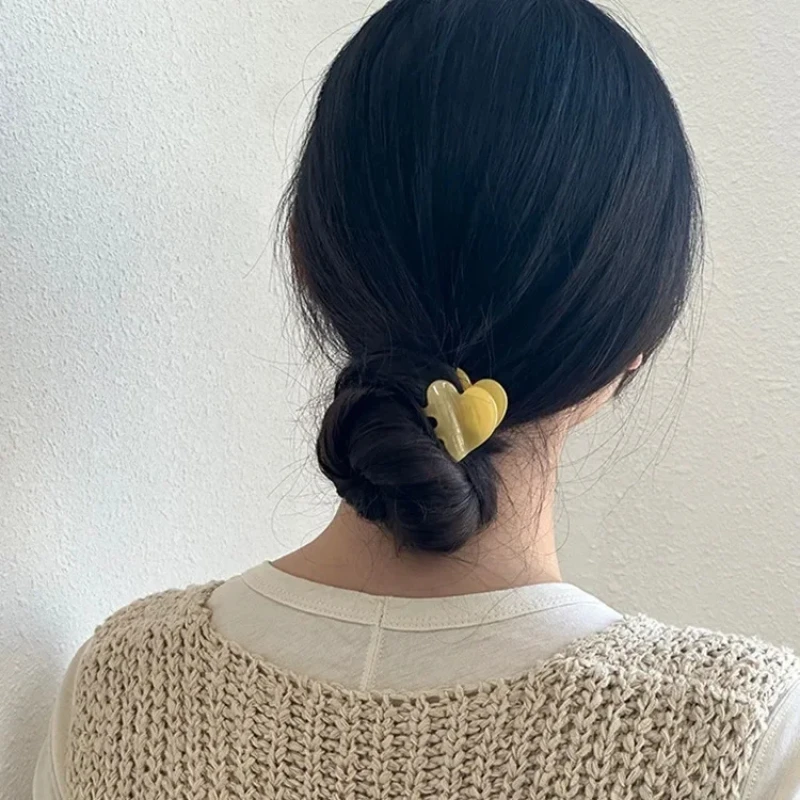 2024 Linda garra de pelo de tamaño pequeño de 3,5 cm para niñas cangrejos de pelo de acetato horquillas en forma de corazón para horquillas femeninas accesorios para el cabello