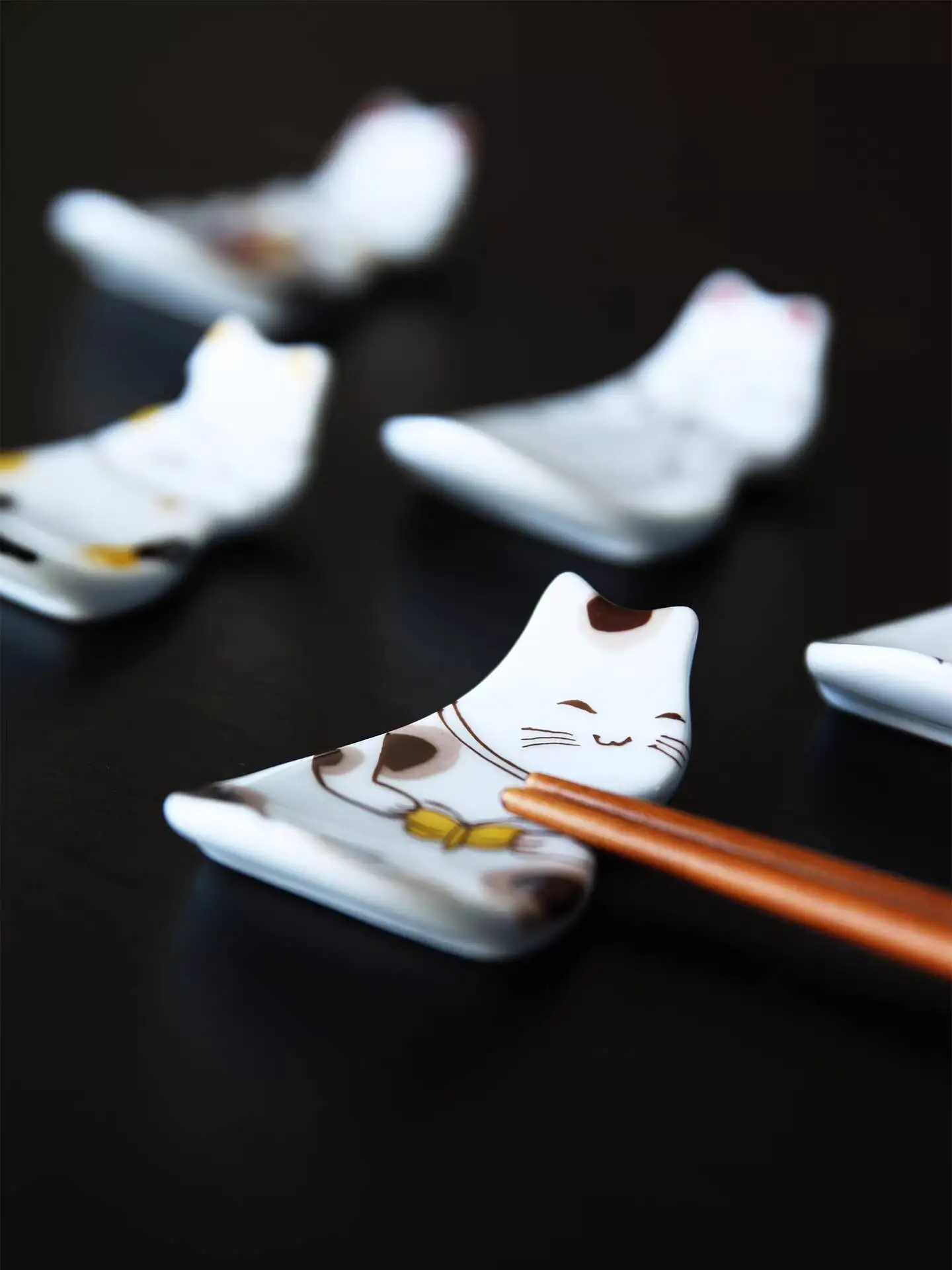 In Stock Japanese Imported Arita Ware Koryin Kiln Hand-Painted Sleeping Cat Rest Cute Ceramic Chopstick Holder