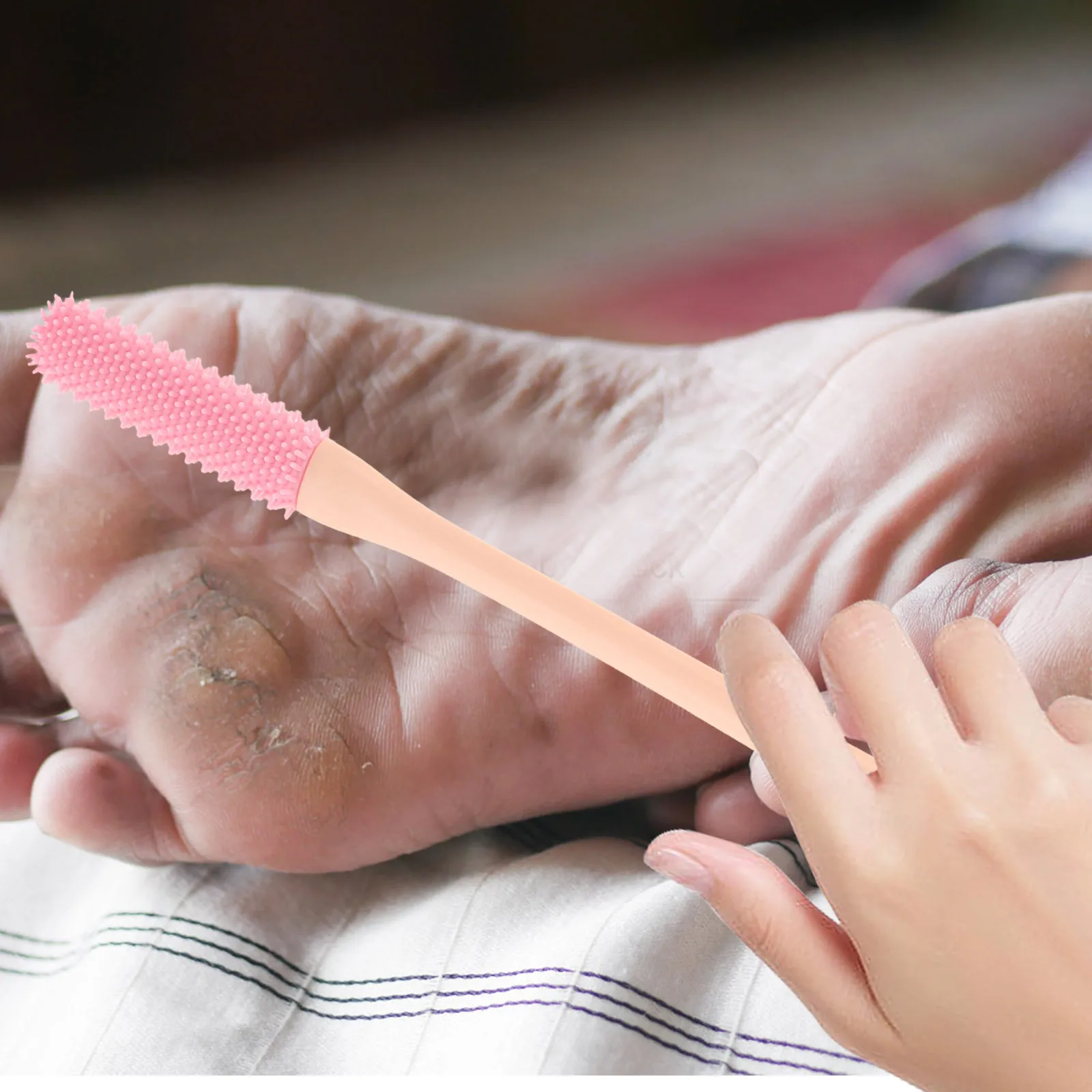 

2Pcs Silicone Toe Cleaning Brush Soft Bristles Long Handle Foot Scrubber Ergonomic Grip Multi-Functional Foot Care Brush Shower