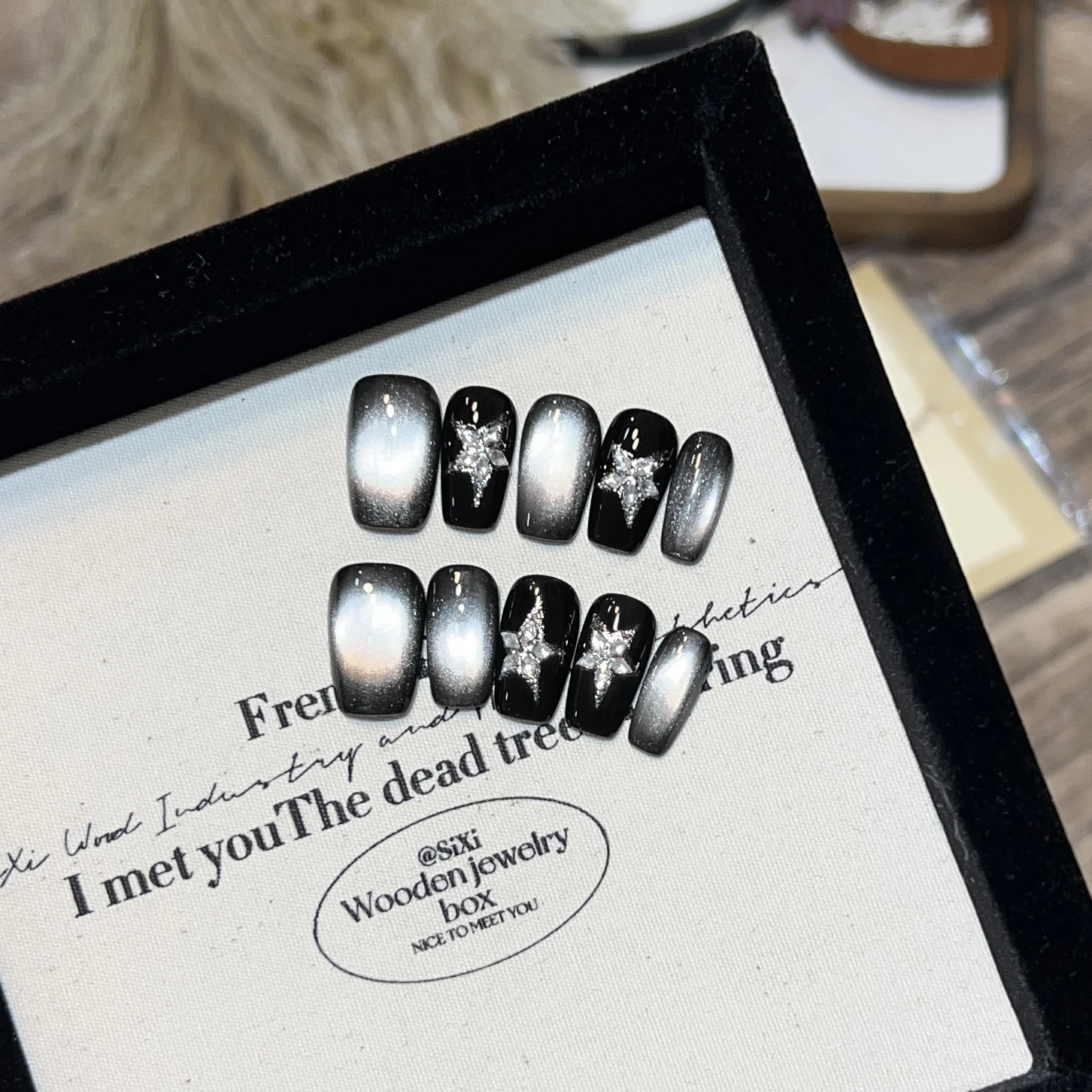 

10pcs/bag Cherry Christmas French Design Black Moonlight Cat Magnetic Handmade Press On Nails Short Coffin Detachable False Nail