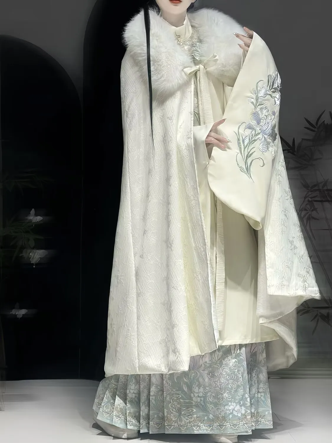 

Оригинальная женская накидка Ханьфу: традиционная китайская зимняя утепленная флисом зеленая/бежевая накидка с капюшоном для женщин