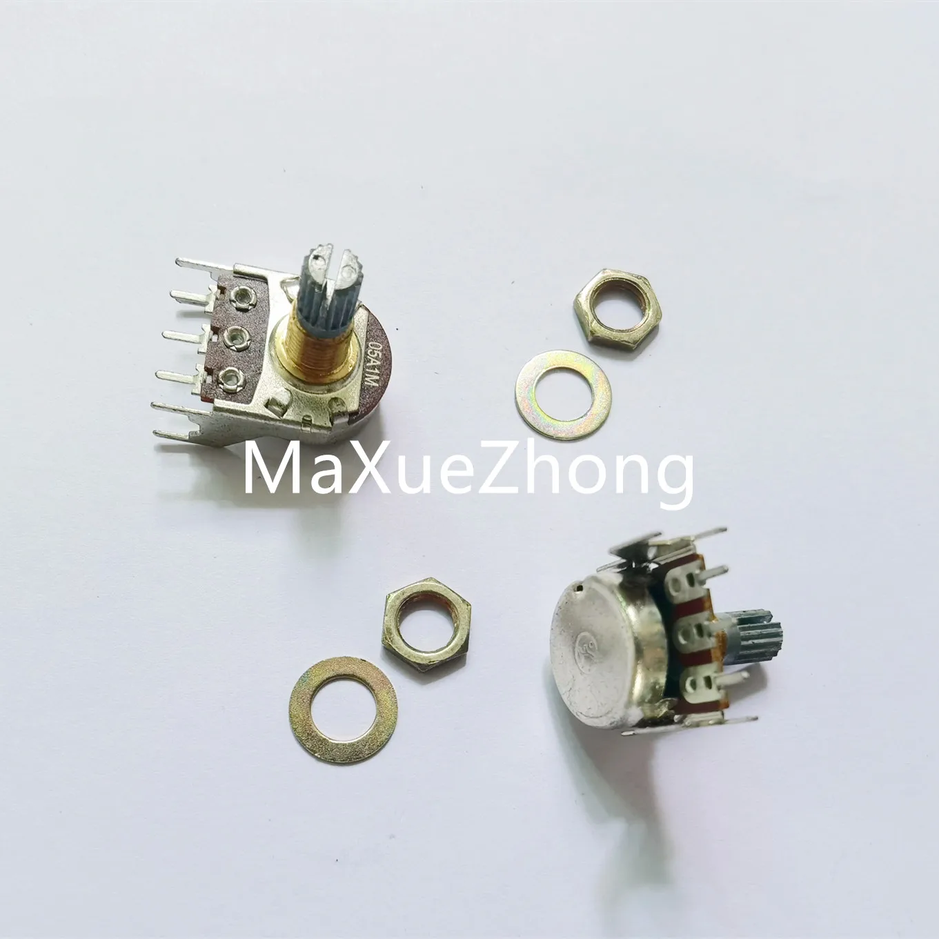 Original new 100% 148 TYPE 05A1M single potentiometer with bracket power amplifier audio potentiometer handle length 15MM SWITCH