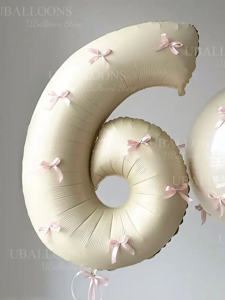 Rosa Schleifen-Zahlen-Folienballons, 32 Zoll, cremebeige Zahlen-Ziffer-Luftballons mit rosa Schleifen für Geburtstags-Coquette-Themenparty-Dekoration