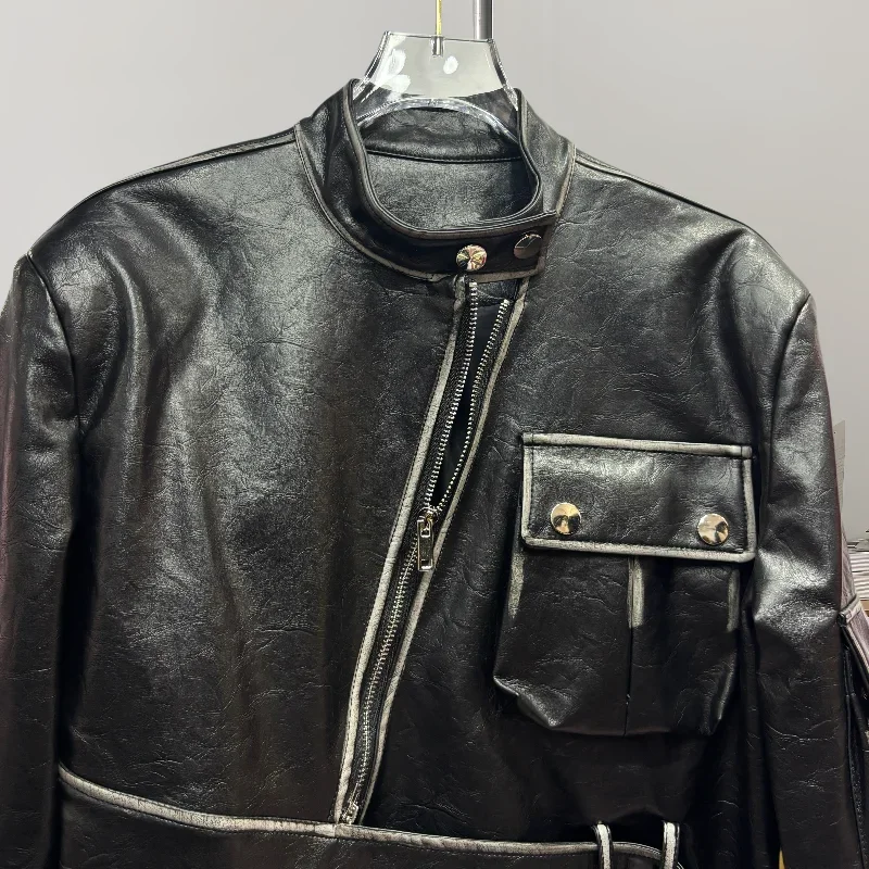 秋の女性の黒のショートフェイク Pu レザージャケットスタンドアップカラー長袖斜めジッパー不規則な裾バイカージャケットストリート