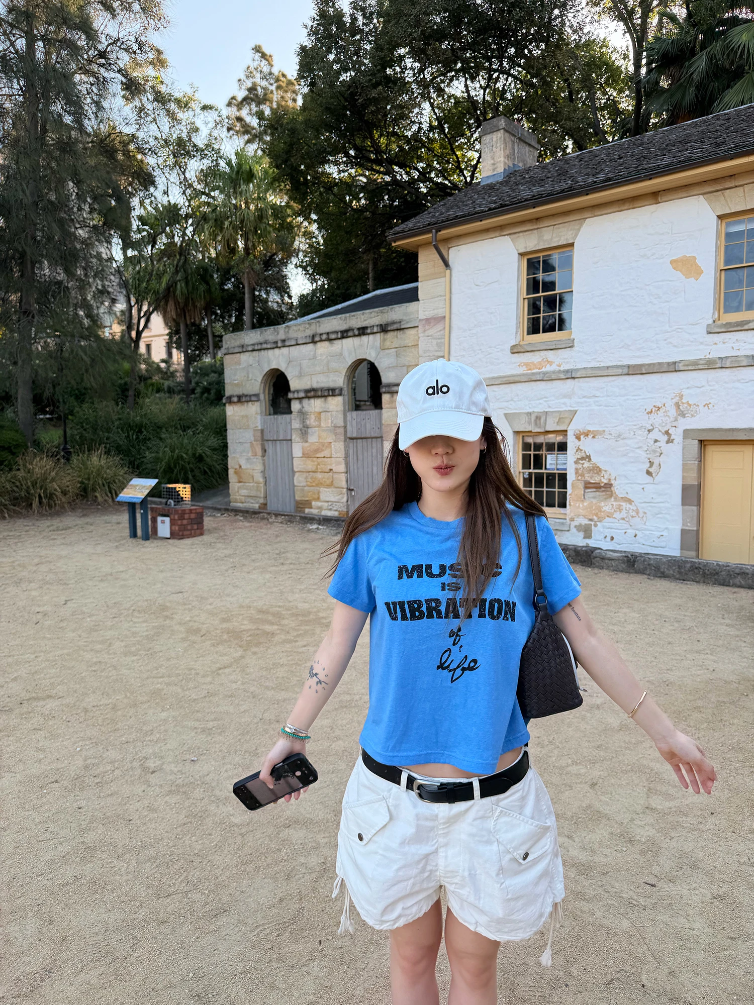 

Футболка LelyMooch с коротким рукавом из хлопково-льняной смеси, ручная роспись, эффект потертости, цифровая прямая печать, цветные блоки, текстовый принт, повседневная