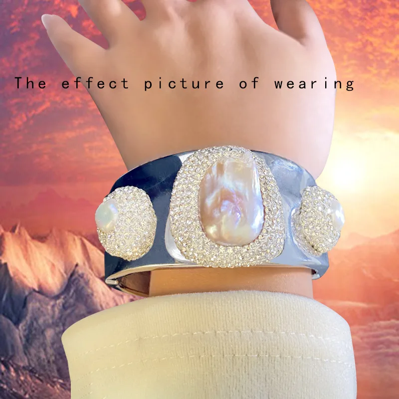 

Natural Baroque Pearl Alloy Bracelet Light Color Elegant Atmosphere Niche Design Fashion Trend Europe and America