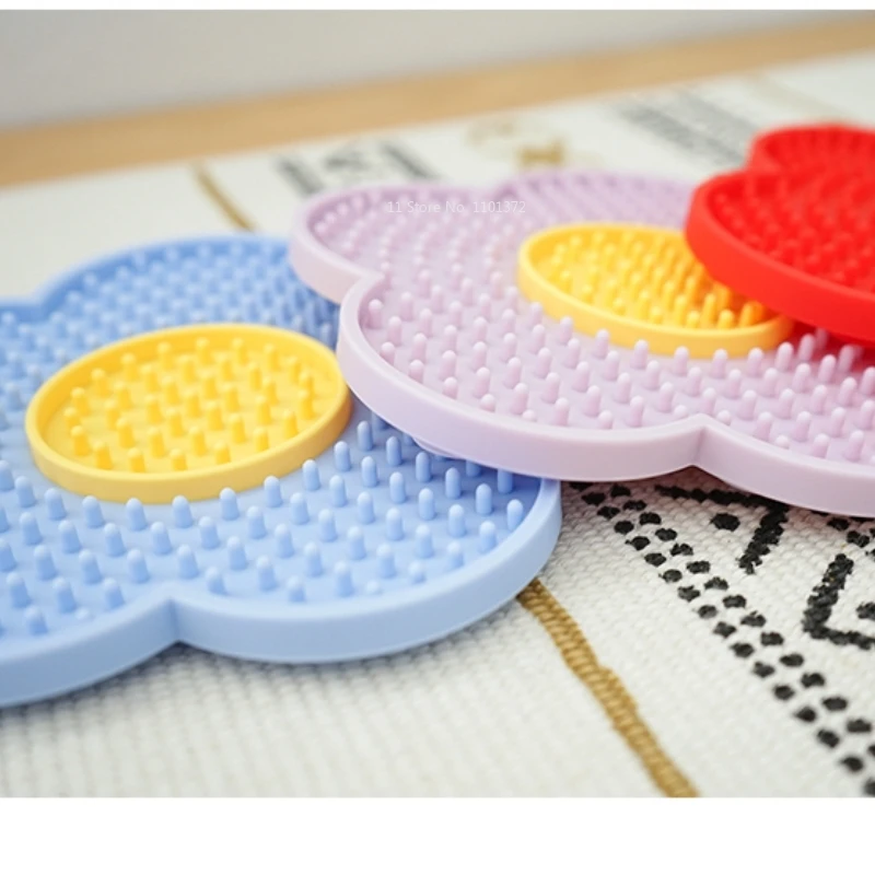 Dog Slow Food Bowl Silicone Material Safe and Non-toxic Cat Licking Plate Puzzle Leakage Food Hiding Toy    Pet Bowl