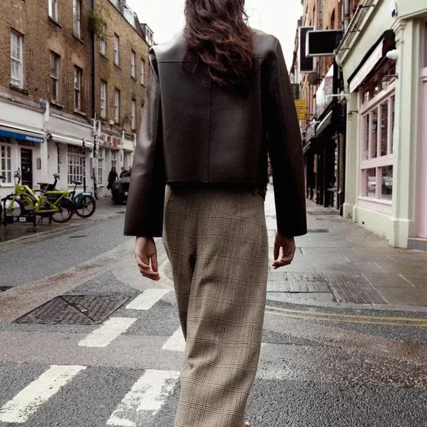 Faionable ort Leather Jaet المرأة Sle خريف 2025 حامل غير رسمي صالح طويل Sve زر إغلاق ملابس خارجية للسيدات