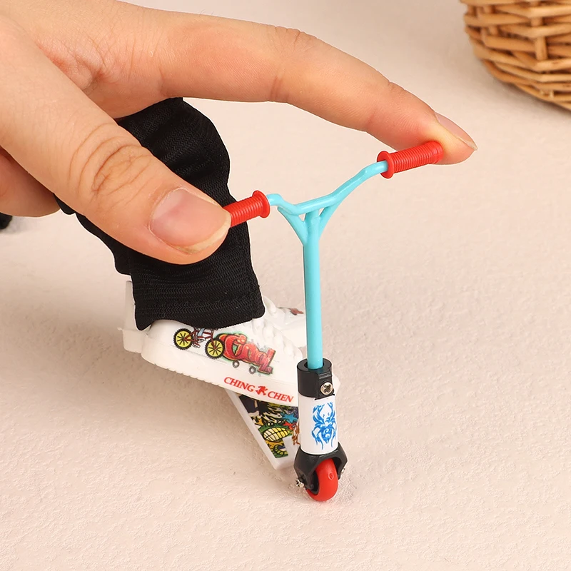 Finger Scooter Skateboard Toy avec pantalon et chaussures, Mini Skateboard, Finger Toy