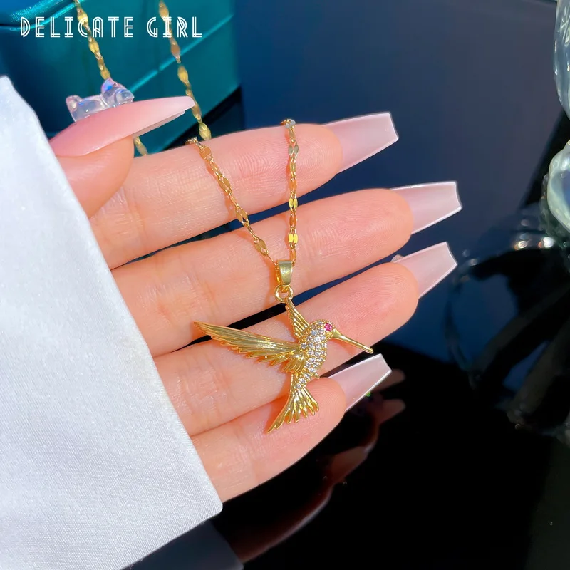 Edelstahl-Halskette mit blauem Kolibri-Anhänger für Damen, trendige fliegende Vogel-Halskette, Choker, ästhetischer Schmuck, Geschenk – Detail 7