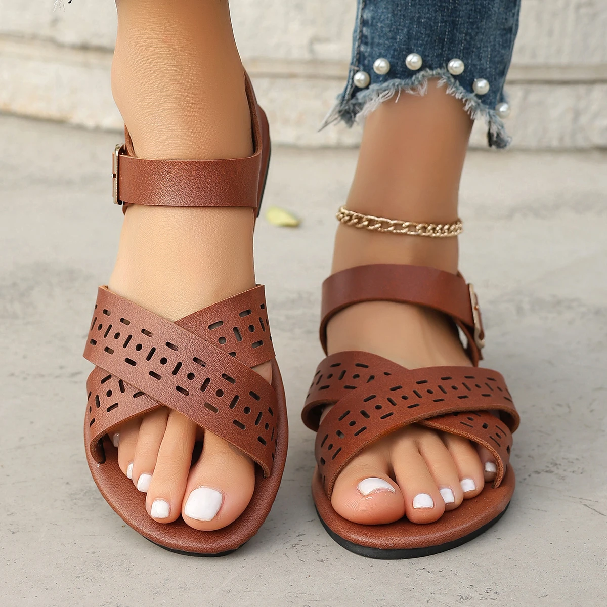 New Ladies Fashion Sandals Summer Women Casual Walking Sandals Solid Color Hollow Comfortable Women Beach Shoes Size 36-43