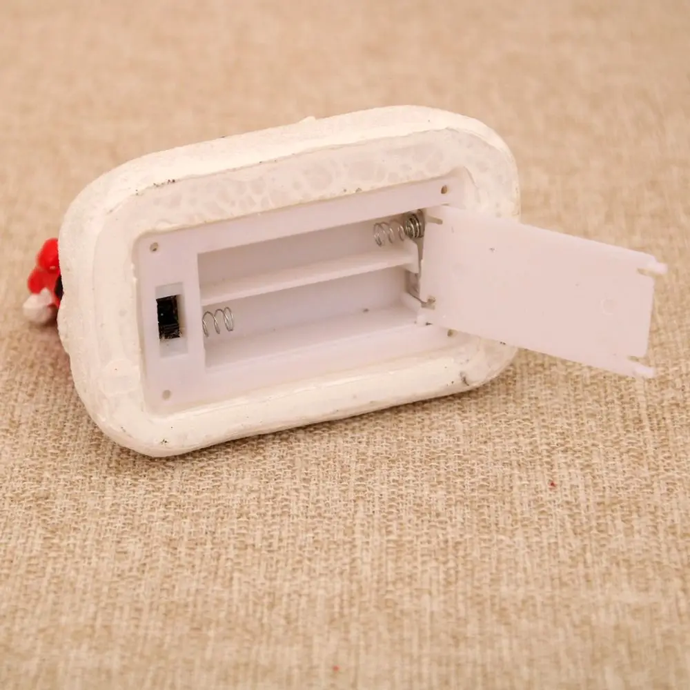 

Resin Luminous Christmas Statue Snow View Pine Needles Christmas Street Lamp Ornament with Led Lights Santa Claus Design