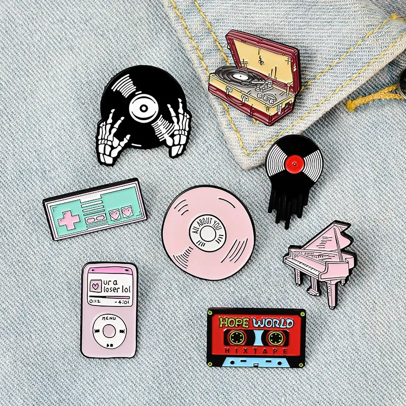 Play Music Enamel Pins Badge Custom MP3 Tape Piano Radio CD Jukebox Phonograph Brooches Lapel Pin Jeans Jewelry Gift Wholesale