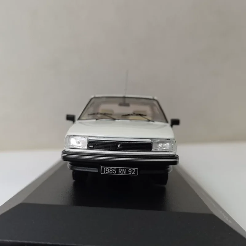 オデオン 1/43 スケール 18 GTD タイプ 2 合金シミュレーションカーモデル 静態コレクション 装飾ホリデー玩具 記念品ギフト