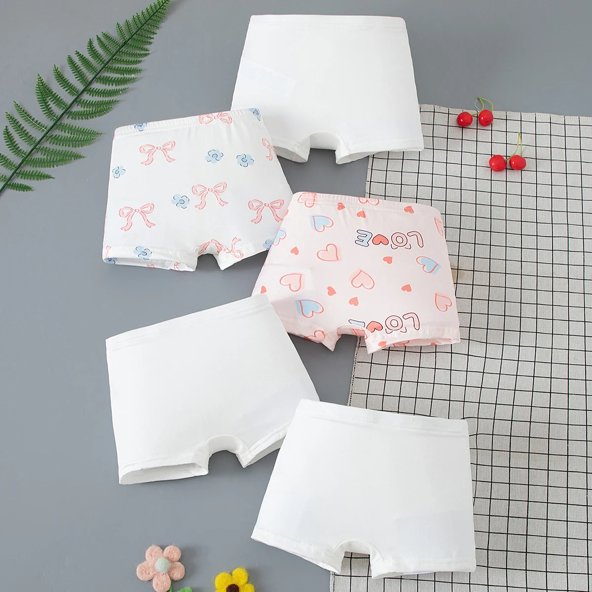 5-teiliges Set süßer Unterwäsche für Mädchen für alle Jahreszeiten, bequeme Boxershorts mit Schleifendruck als Basis-Shorts für zu Hause. – Detail 3