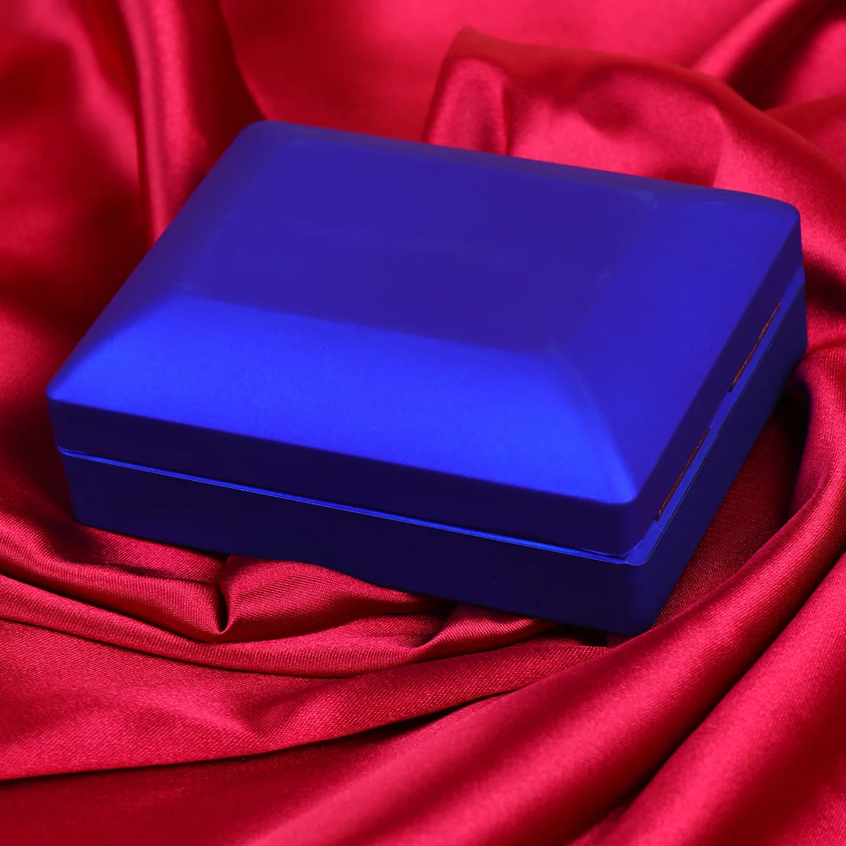 Creative LED Lighted Jewelry Gift Box Lighting Necklace Box Holder Pendant Case Exquisite Gift Container (Purple 7x9x3.2cm)