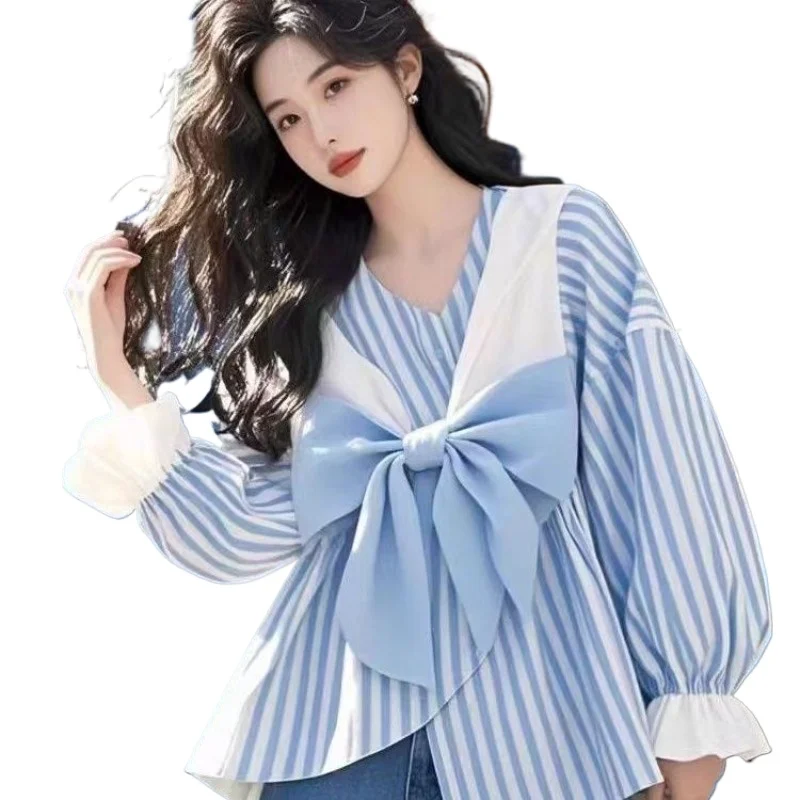 

Women's Striped Splicing Bow Doll Shirt Top with A Bow Design Striped Long-sleeved Autumn Shirt Is Unique, Youthful and Stylish