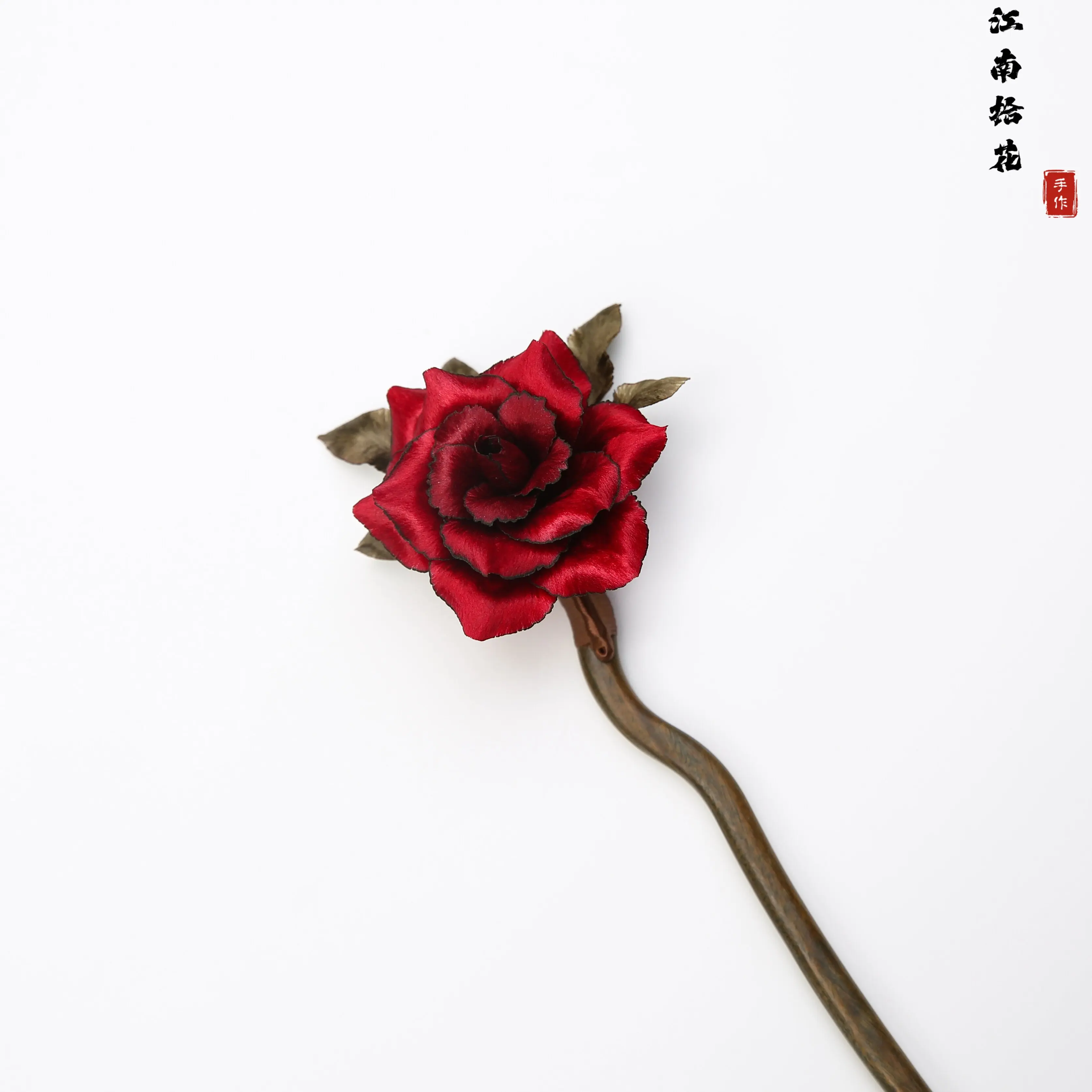 Epingle-a-cheveux-en-velours-de-rose-rouge-et-bois-de-santal-fait-main-patrimoine-immateriel-accessoire-de-cheveux-hanfu-pour-mariee-chinoise