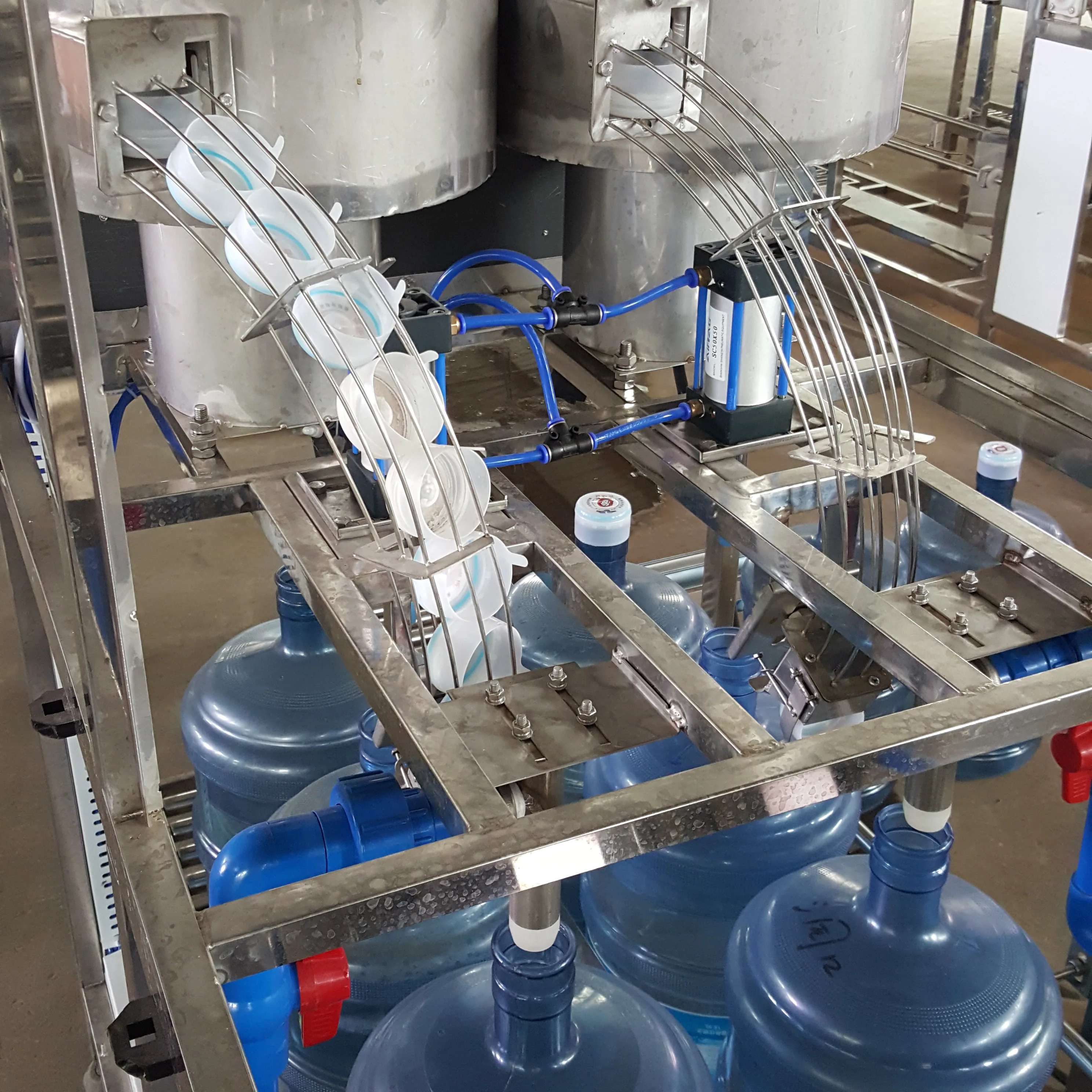 Automatic high-yield five-gallon filling machines, including pressure vessels for drinking water, motors, engines, PLC bearings