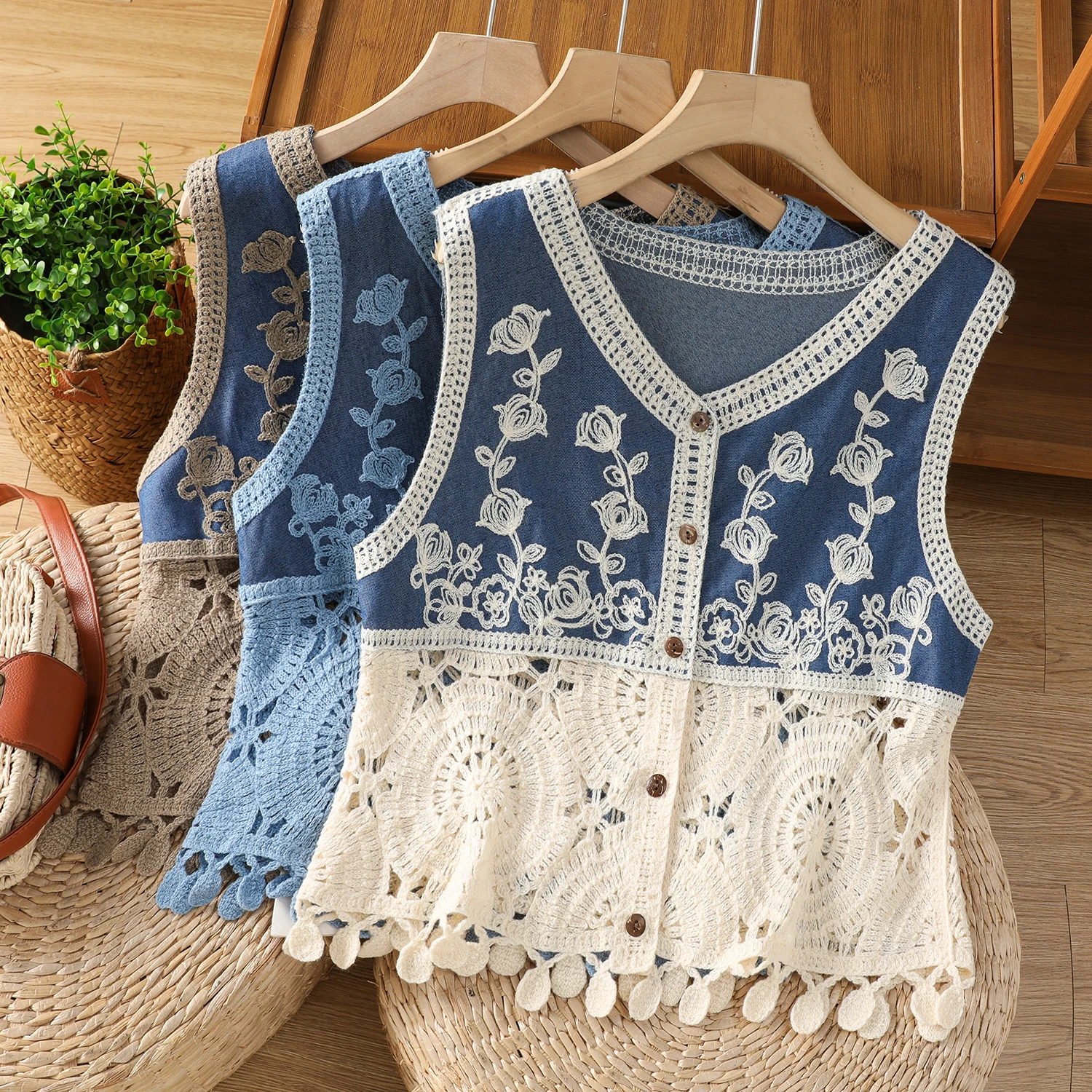 

Retro Heavy Embroidery V-Ne Svel Vest Women's Summer Faion Splicing Hollow Knitting Cardigan Small Vest