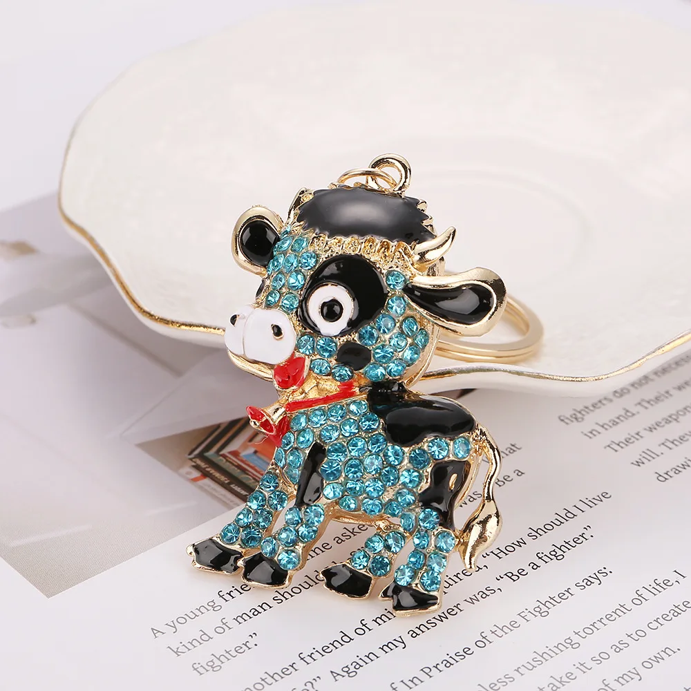 

1pcs Creative Cow Keychain Cute Diamond-Studded Calf Keyring Simulation White Animal Cow Handbag Charm Funny Toy Car Key Pendant