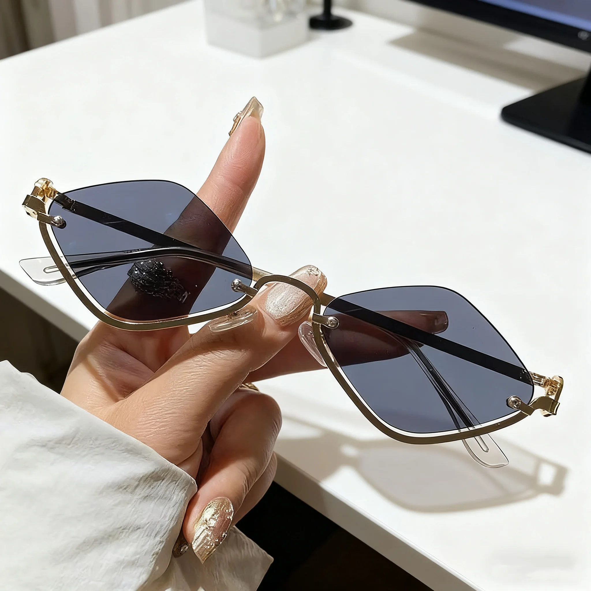 

New Fashion Metal Half Frame Diamond Shaped Women's Sunglasses Outdoor Neutral Cycling UV400 Sunscreen Small Frame Sunglasses