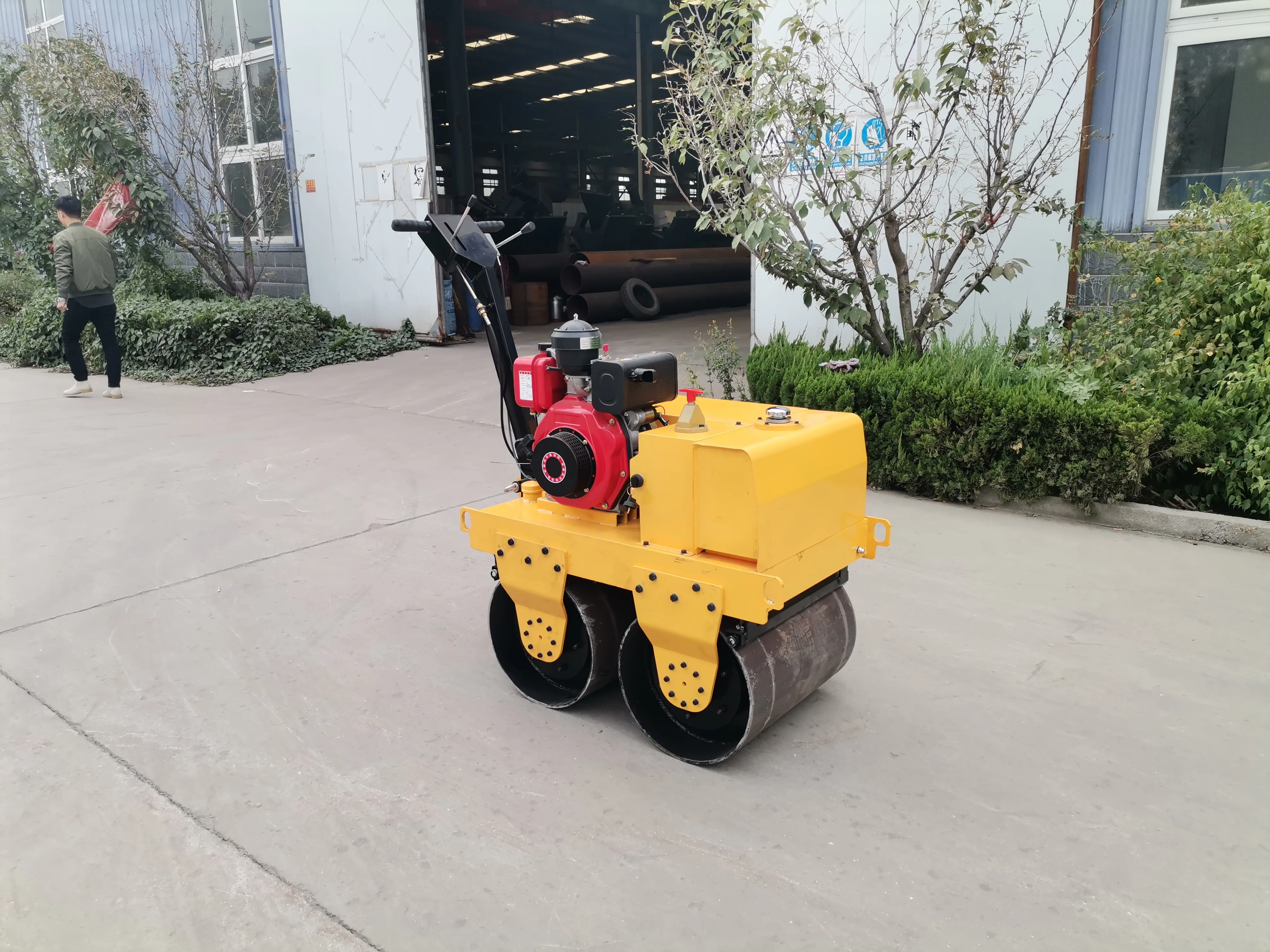 آلة ضاغط الأوساخ الخرسانية اليدوية اليدوية الاهتزازية الهيدروليكية الصغيرة