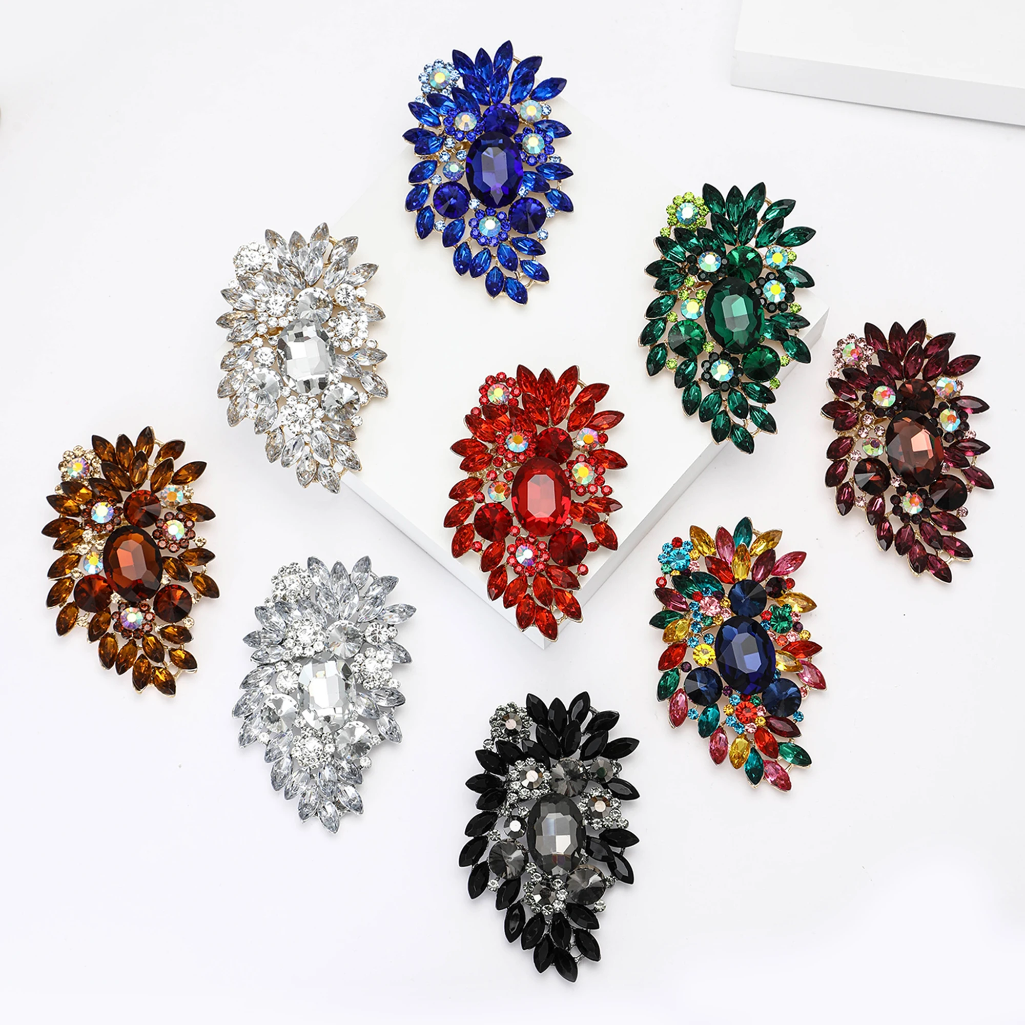 دبابيس حجر الراين الفاخرة للنساء للجنسين دبابيس زجاجية كبيرة مكتب حفلة صديق موضة جديدة هدايا مجوهرات اكسسوارات الزفاف