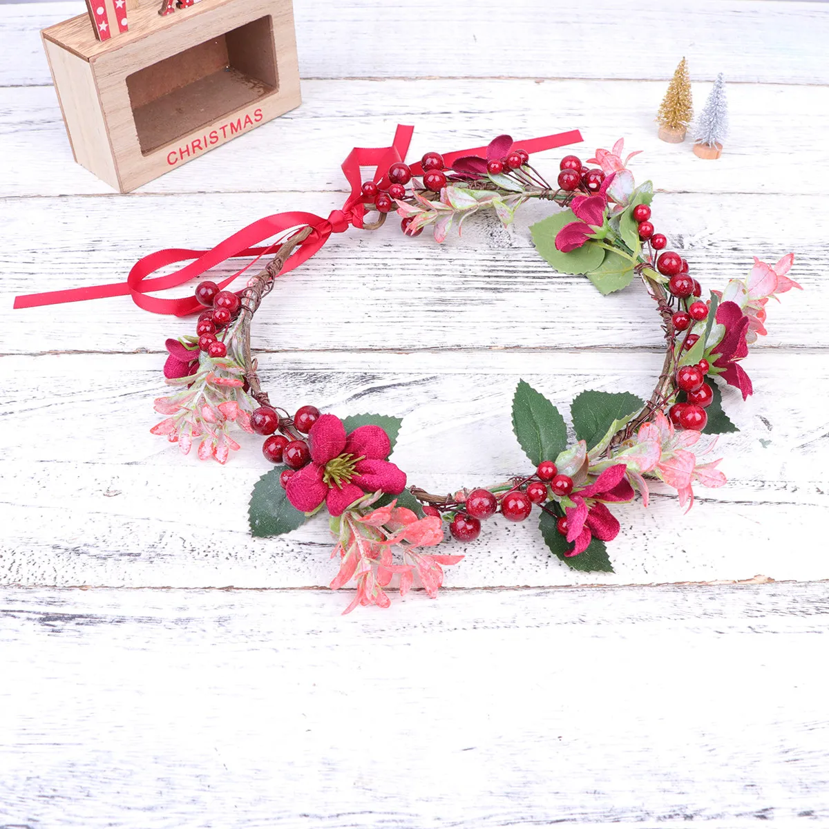 

Christmas Floral Headpiece Red Leaf Fruit Wreath Elegant Party Wedding Bridal Hair Garland Stylish Hair Wreath for Bridesmaids