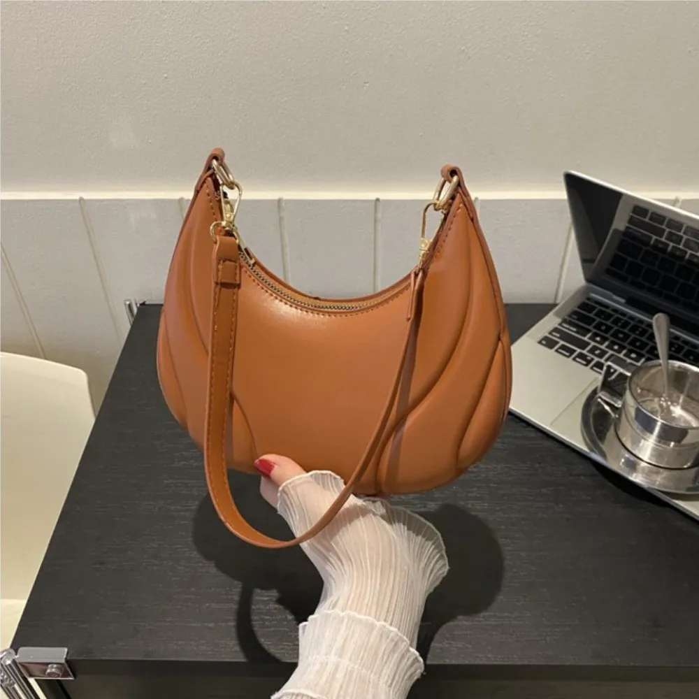 Retro Solid Color Saddle Bag High Quality Leather Armpit Bag Shoulder Bags For Women Simple Ladies Crossbody Bag Handbag 2024