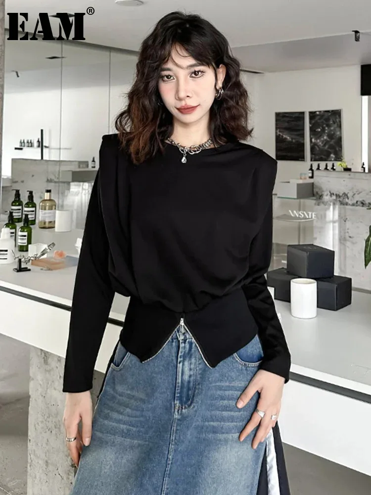 

[EAM] Women Black Shouder Paded Short Zipper Big Size T-shirt New Round Neck Long Sleeve Fashion Spring Autumn 2024 1DH4386