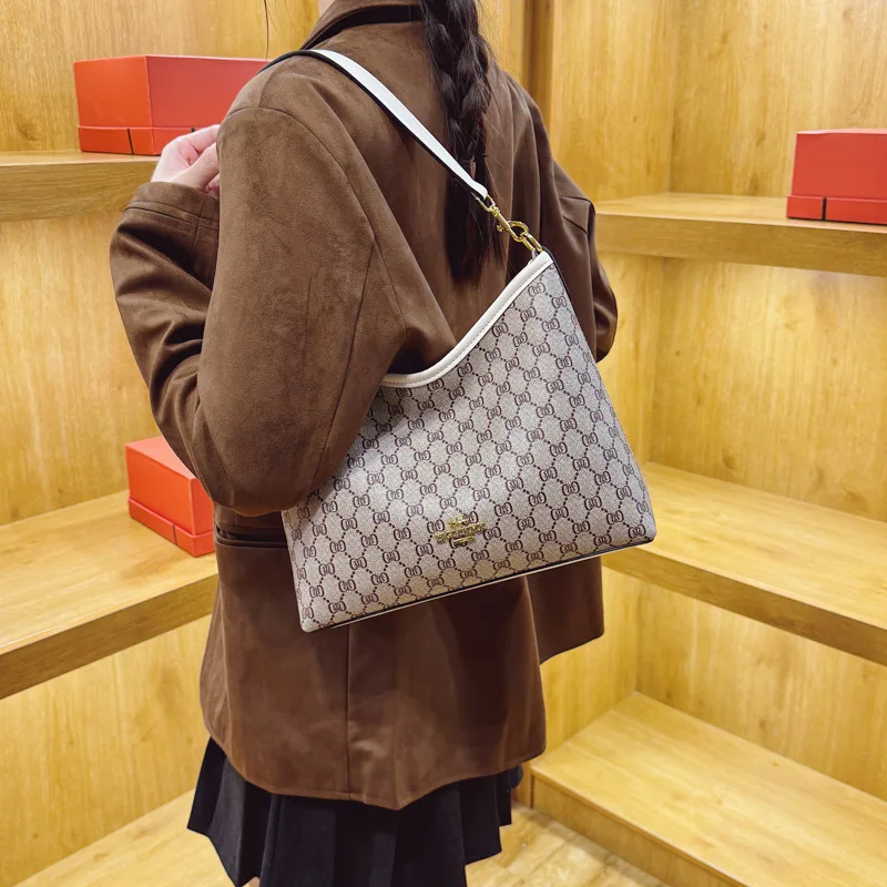 2025 خمر حقيبة تحت الإبط المرأة سعة كبيرة حقيبة كتف ريترو محفظة كروسبودي جلدية عادية ركاب موضة حمل ​