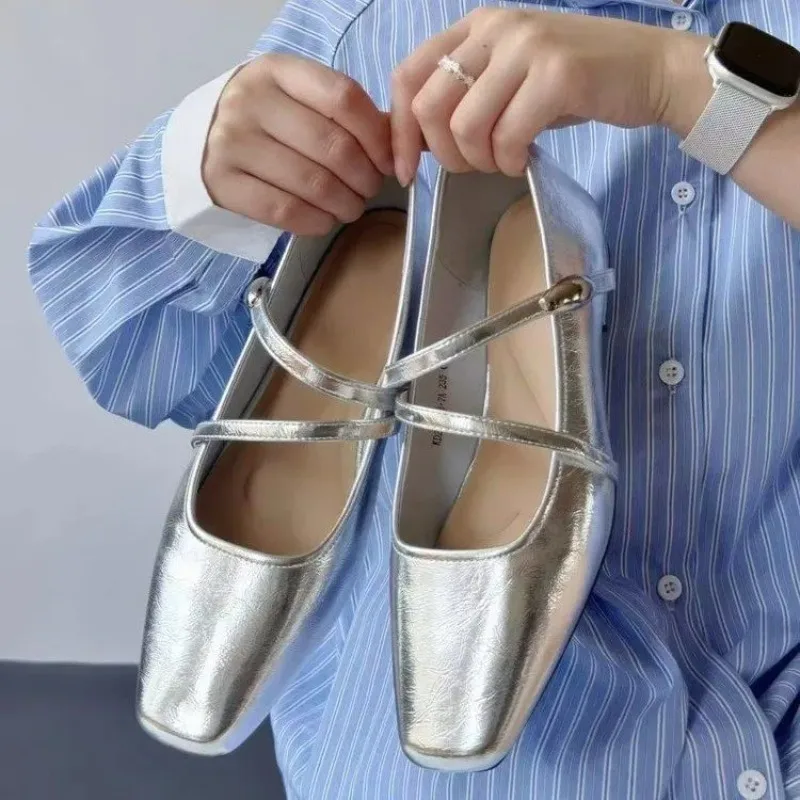 

Женские туфли-балетки на низком каблуке (менее 3 см), без застежек, с квадратным носком, на резиновой подошве, в корейском стиле, однотонные, для взрослых.