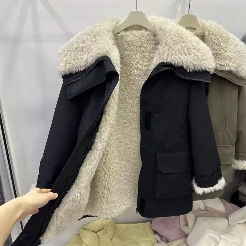 Large lapel velvet thickened casual coat for women's 2025 winter new tooling pie to overcome women's high-end top