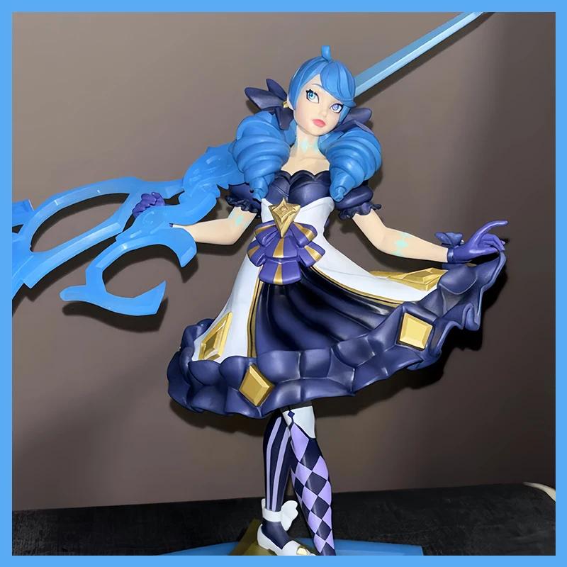 

Гвен в наличии, натуральная средняя кукла League Of Legends Lol Spirit, скульптура, настольные украшения, фигурки, игровые периферийные игрушки, подарки