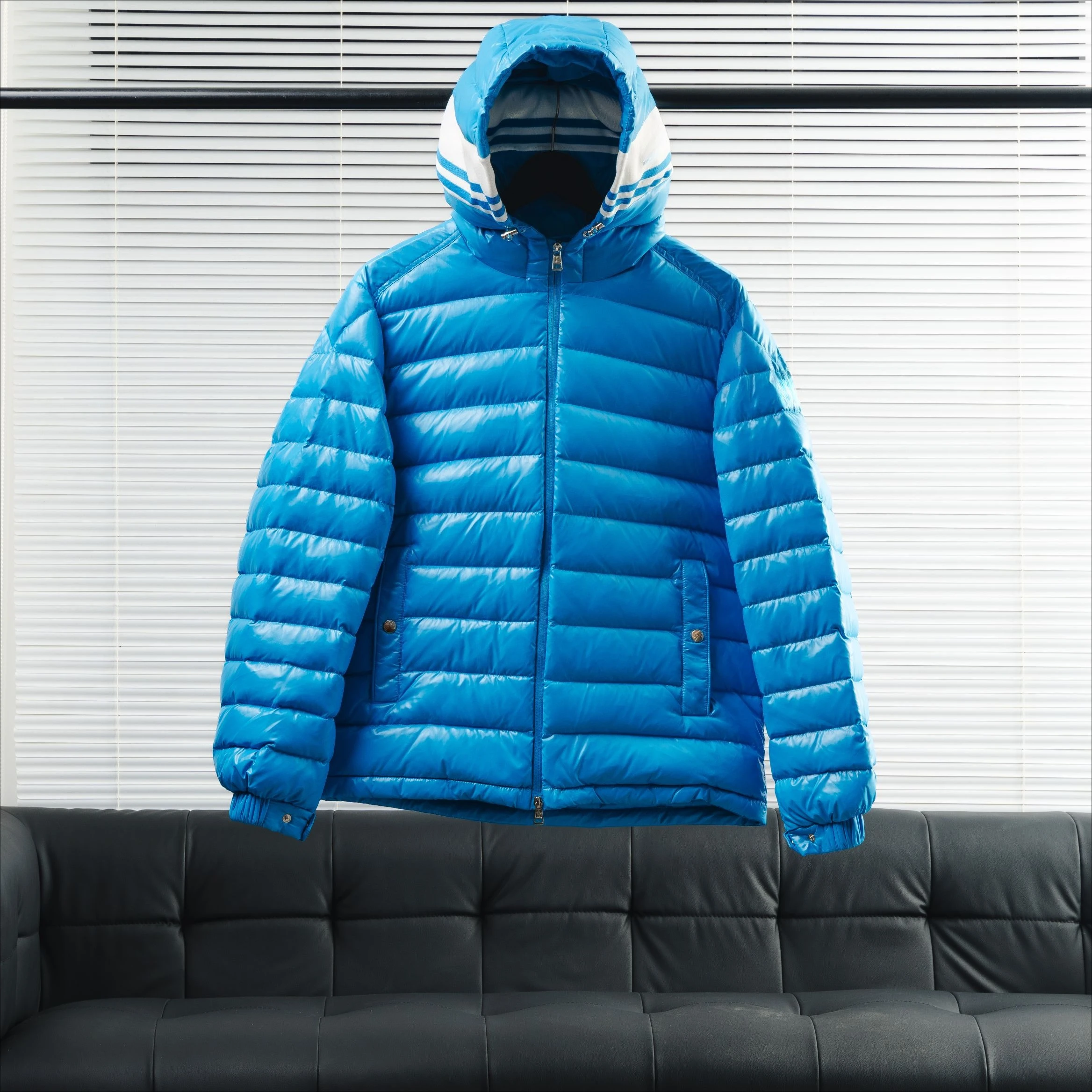 المرأة أسفل معاطف فاخرة مصمم بلون الدافئة سترات رجالي جودة عالية العلامة التجارية لينة موضة الملابس النسائية شتاء 2025 #1