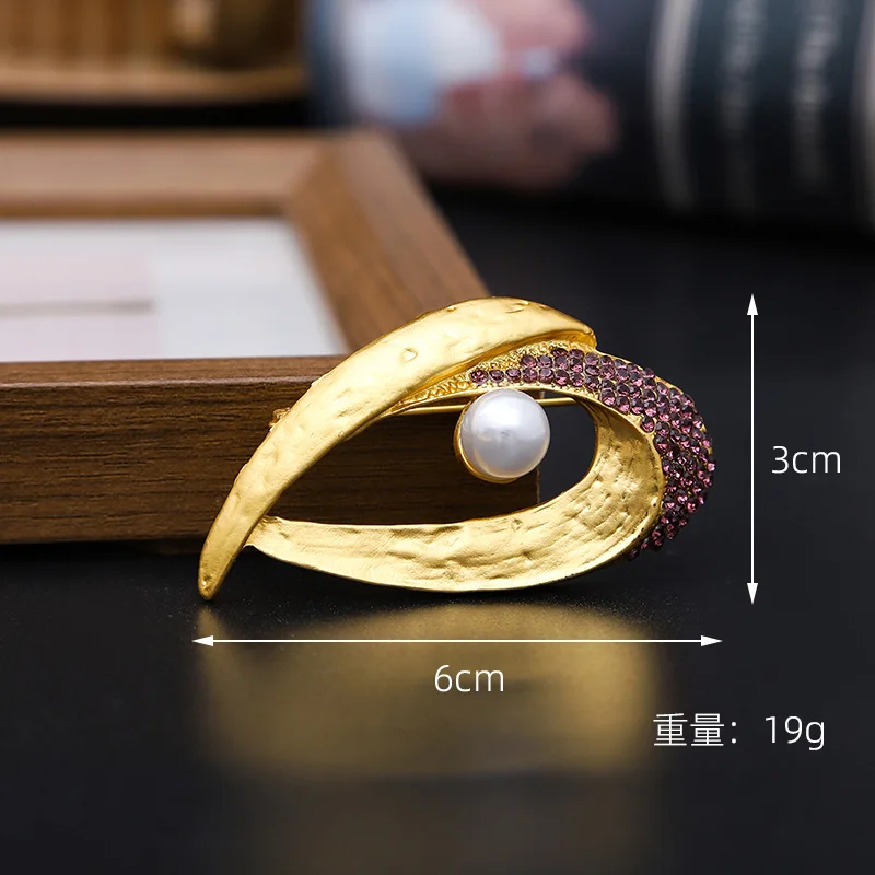 Exaggerated large circular ring brooch for women, simple and fashionable, antique metal pin