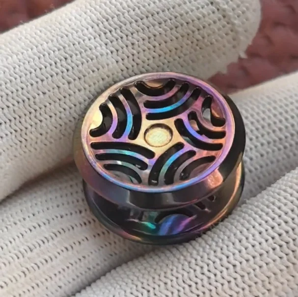 

Used EDC Wave button 24.5 * 13.2mm zirconium rainbow spinner Fingertip gyroscope Decompression toys