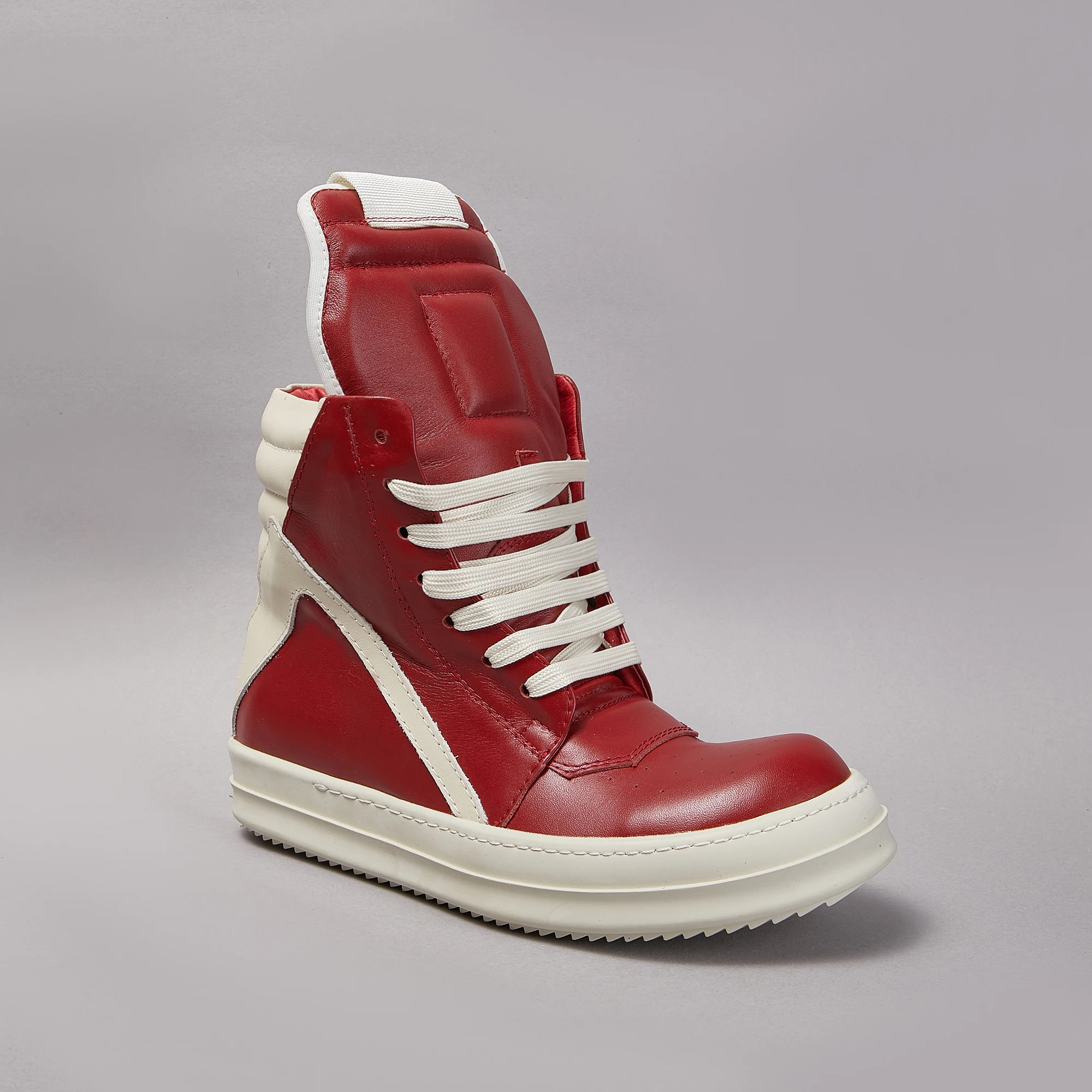 

Высококачественные повседневные ботинки-кроссовки из красной воловьей кожи и белой кожи с инвертированным треугольным дизайном для мужчин и женщин, новый стиль